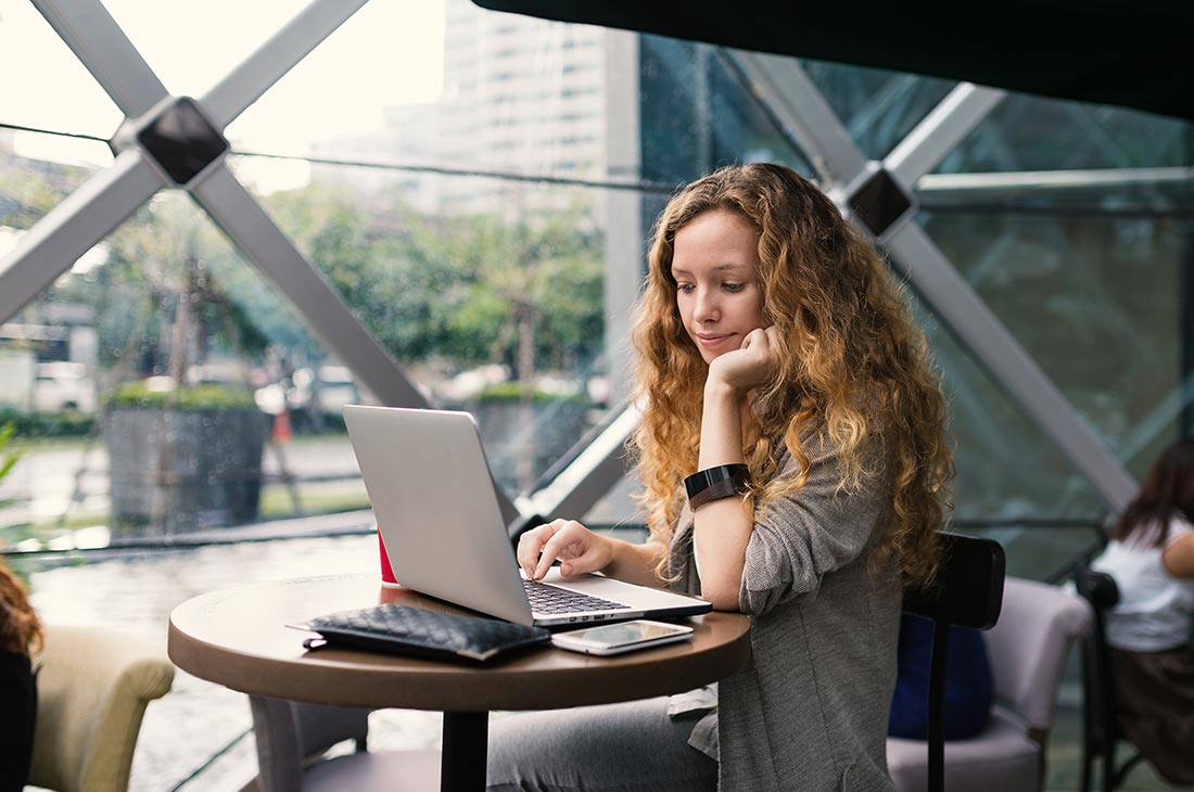 3 Ways to Kill Time at the Airport